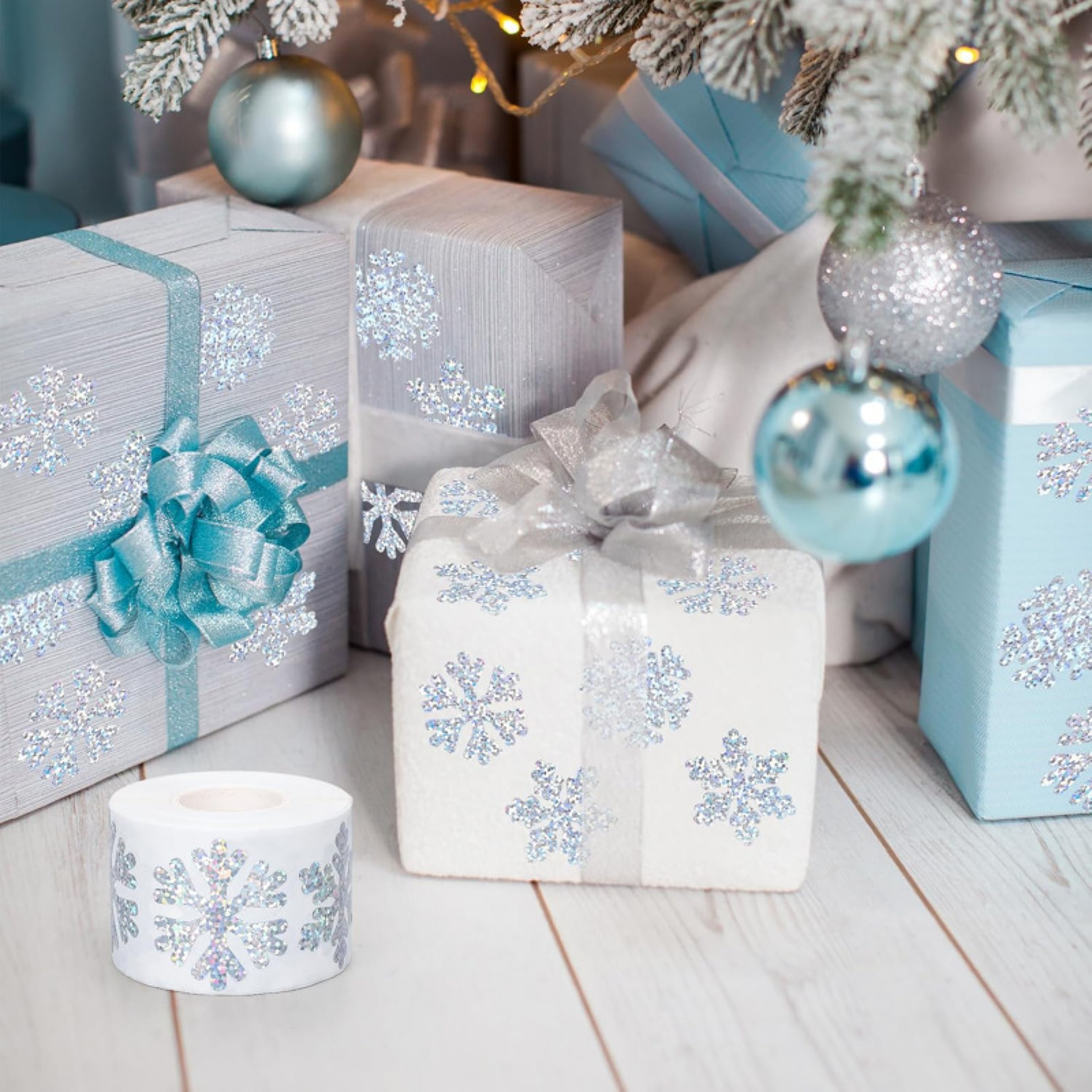 Laser Silver Winter Snowflake Stickers Roll of Christmas Waterproof Self-Adhesive – view 4