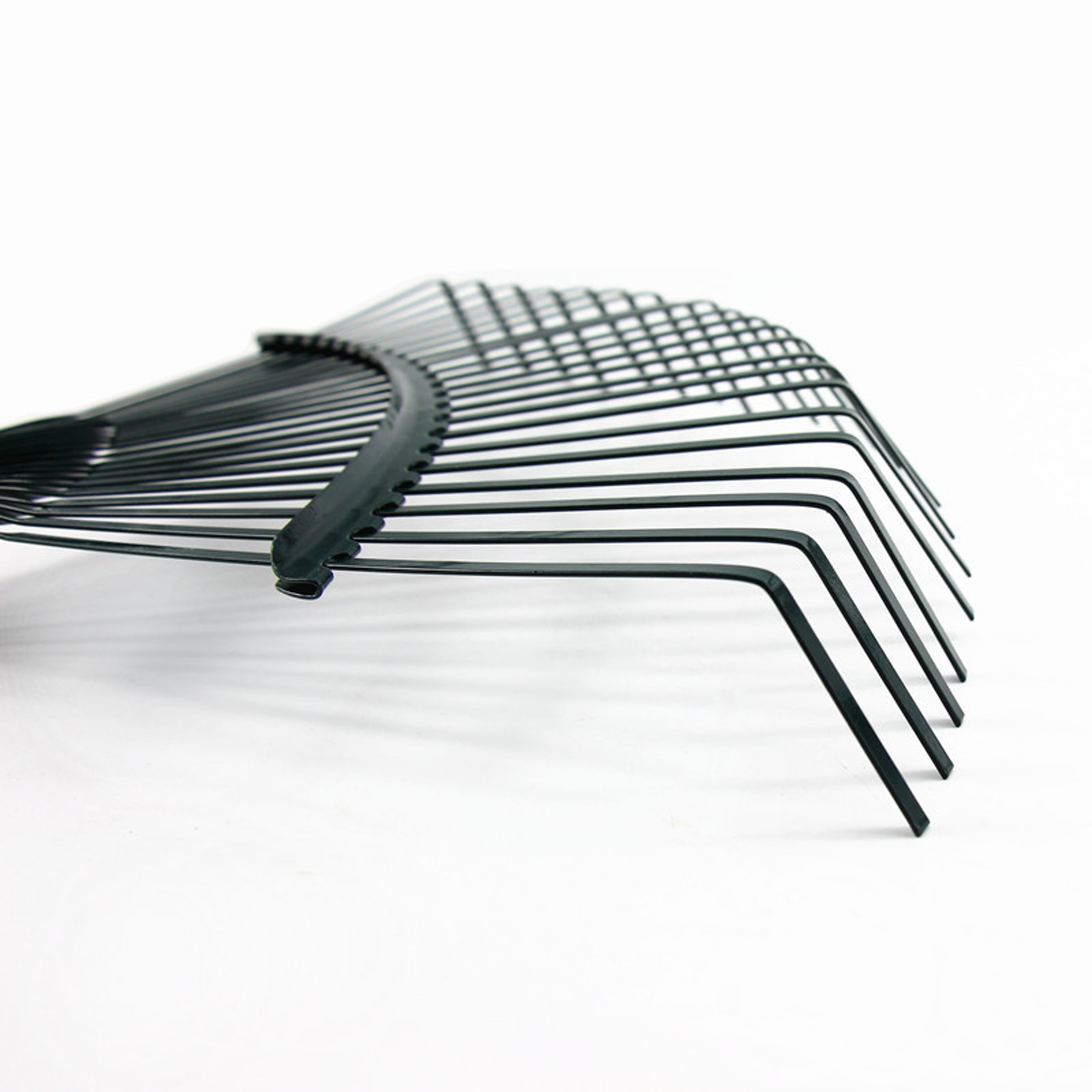 Reliable Garden Leaf Rake Iron Potting Rake For Grass Farming Durable Gardening Tool For Gardeners  3