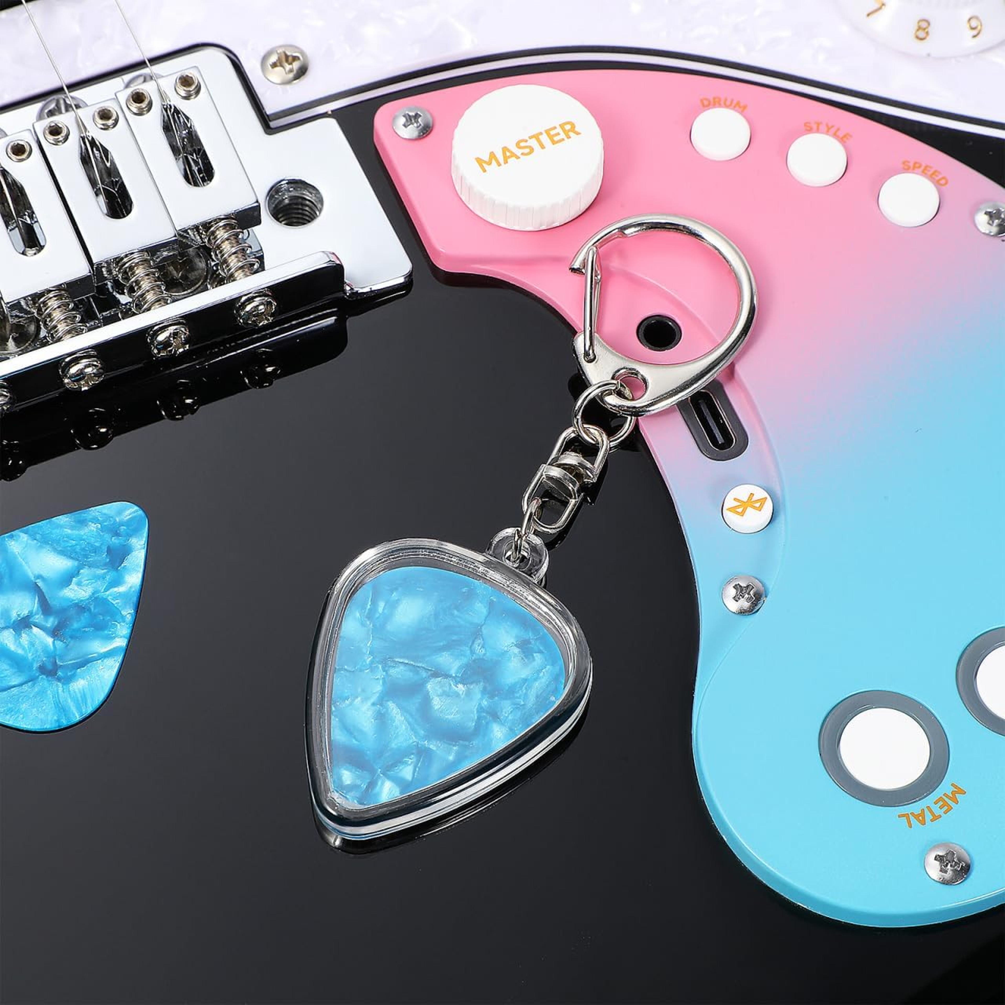 Durable Acrylic Guitar Pick Holder Keychain HeartShaped Design With Secure Lid For Musicians 1
