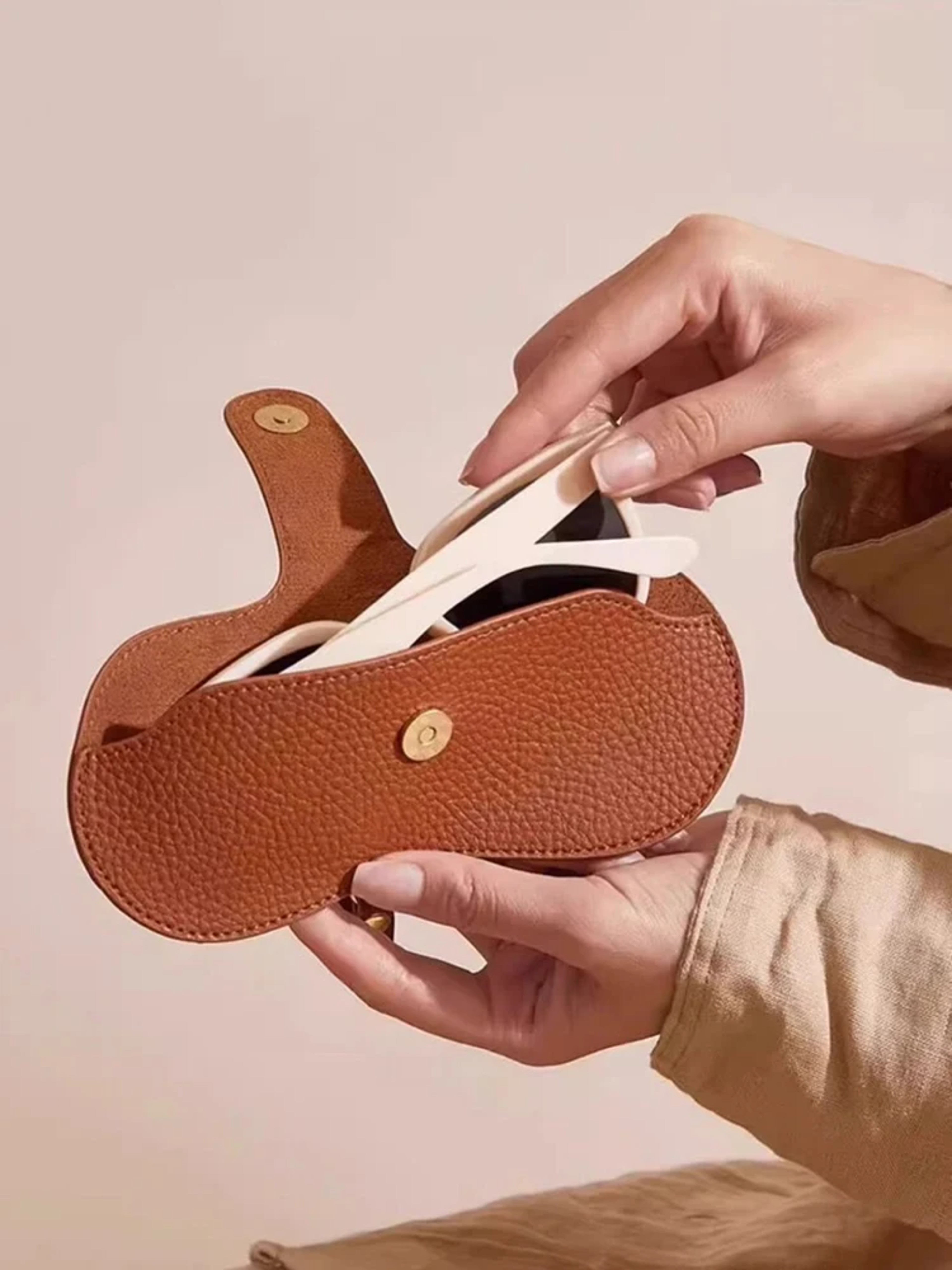 Portable Fashionable Glasses Case Protective Sunglasses Storage Bag Glasses Clip 4