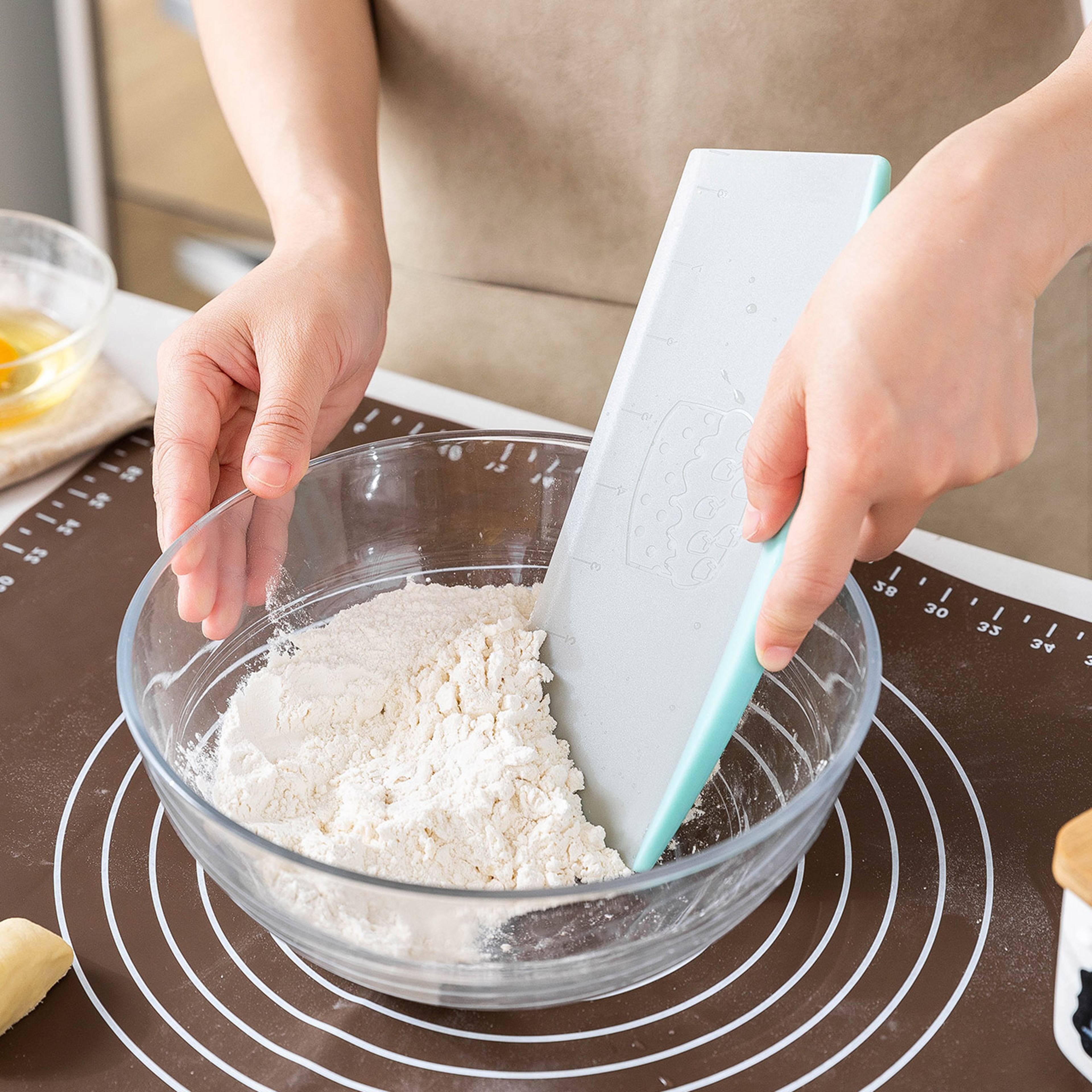 Plastic Cake Spatulas Dough Scraper Pastry Cutter with Measuring Scale Butter Knife for Baking Pizza Bread Fondant Tools – view 4