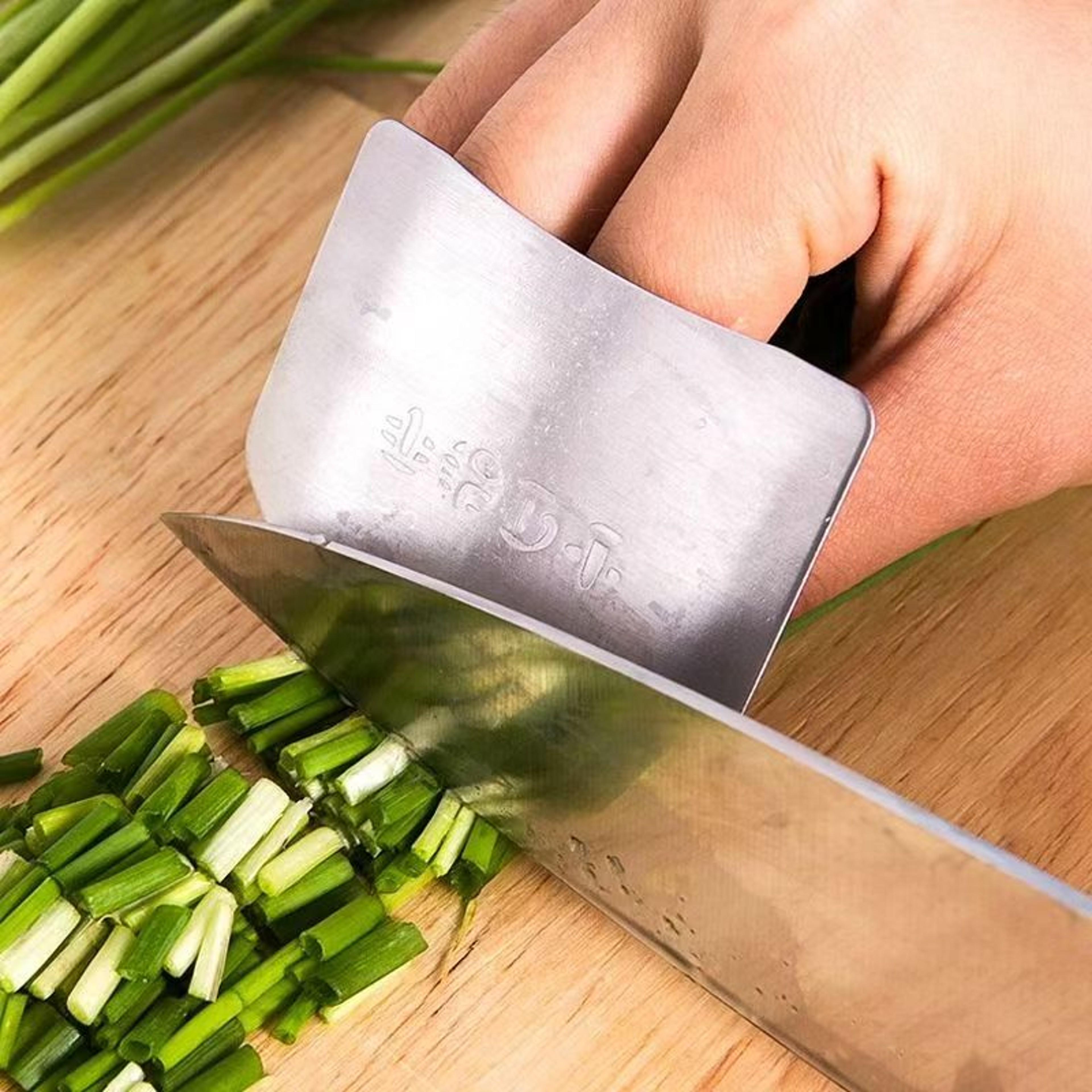Stainless Steel Finger Protector Guard For Safe Kitchen Cutting And Slicing 2