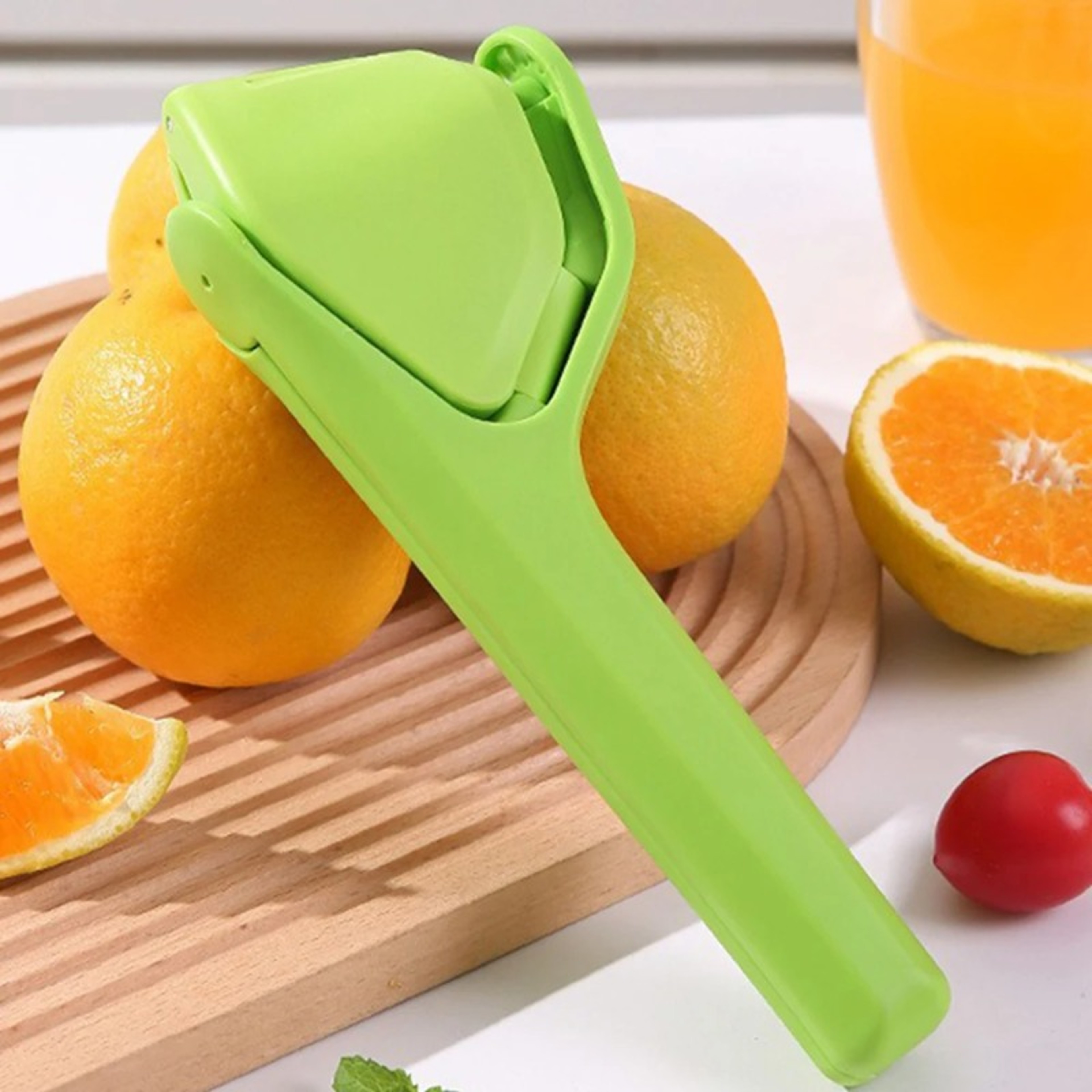 Premium Manual Lemon  Lime Squeezer Citrus Juicer With Built In Strainer 3