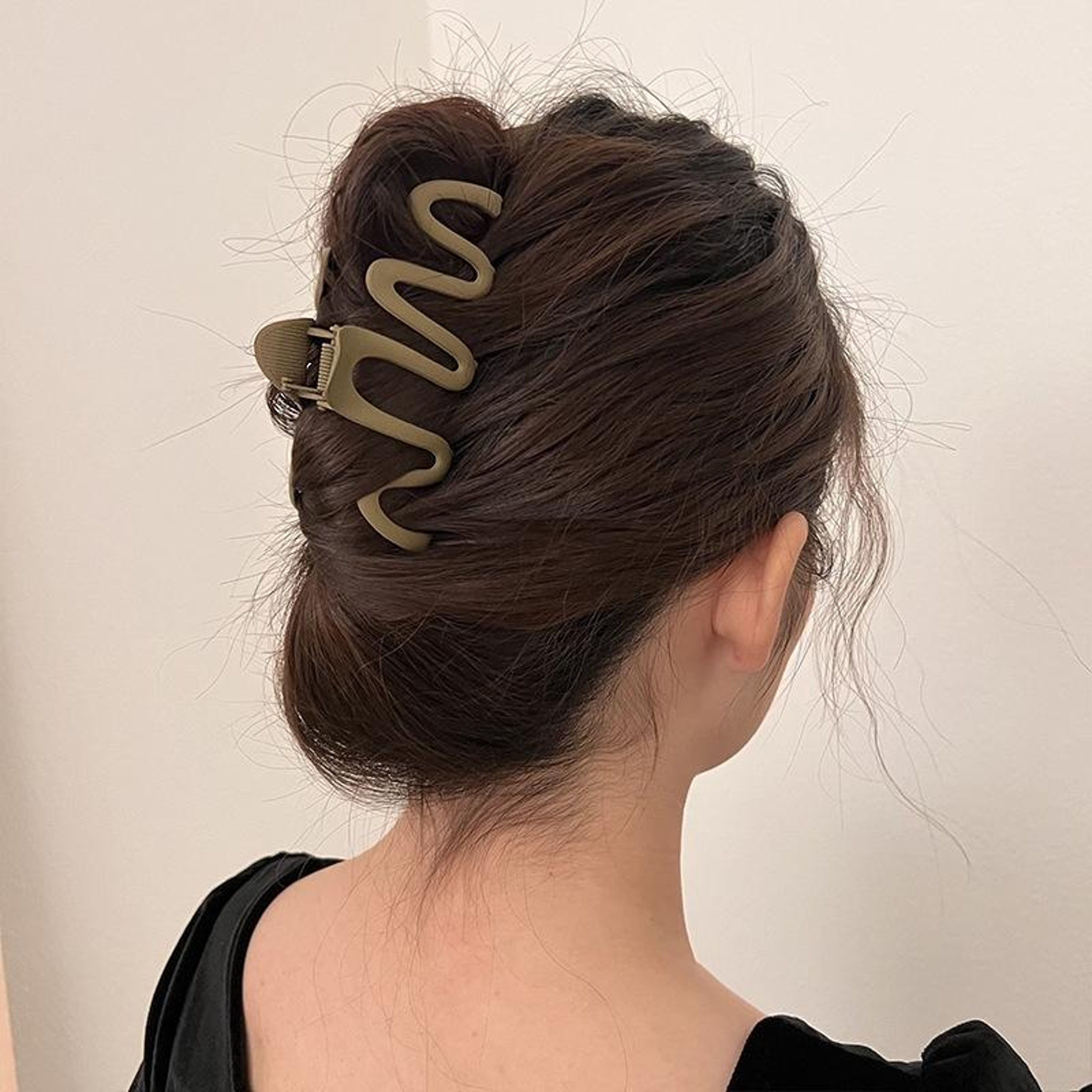 B646 Wavy Frosted Metal Clip Hair Accessories Manual Hair ClampBlack 2