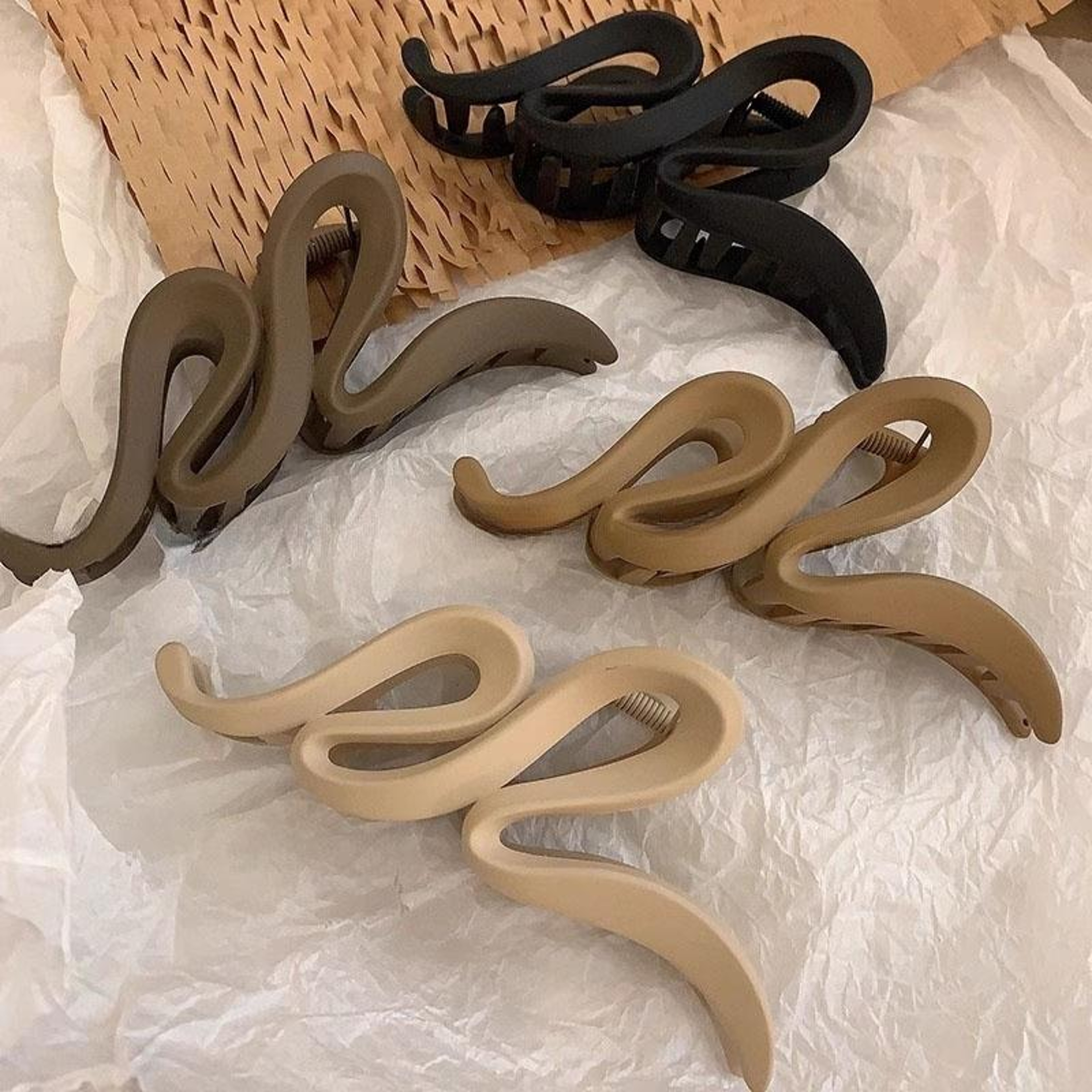 Large Frosted Wave Hair Claw Clip For Thick Hair Non Slip Shark Clip For Women 1