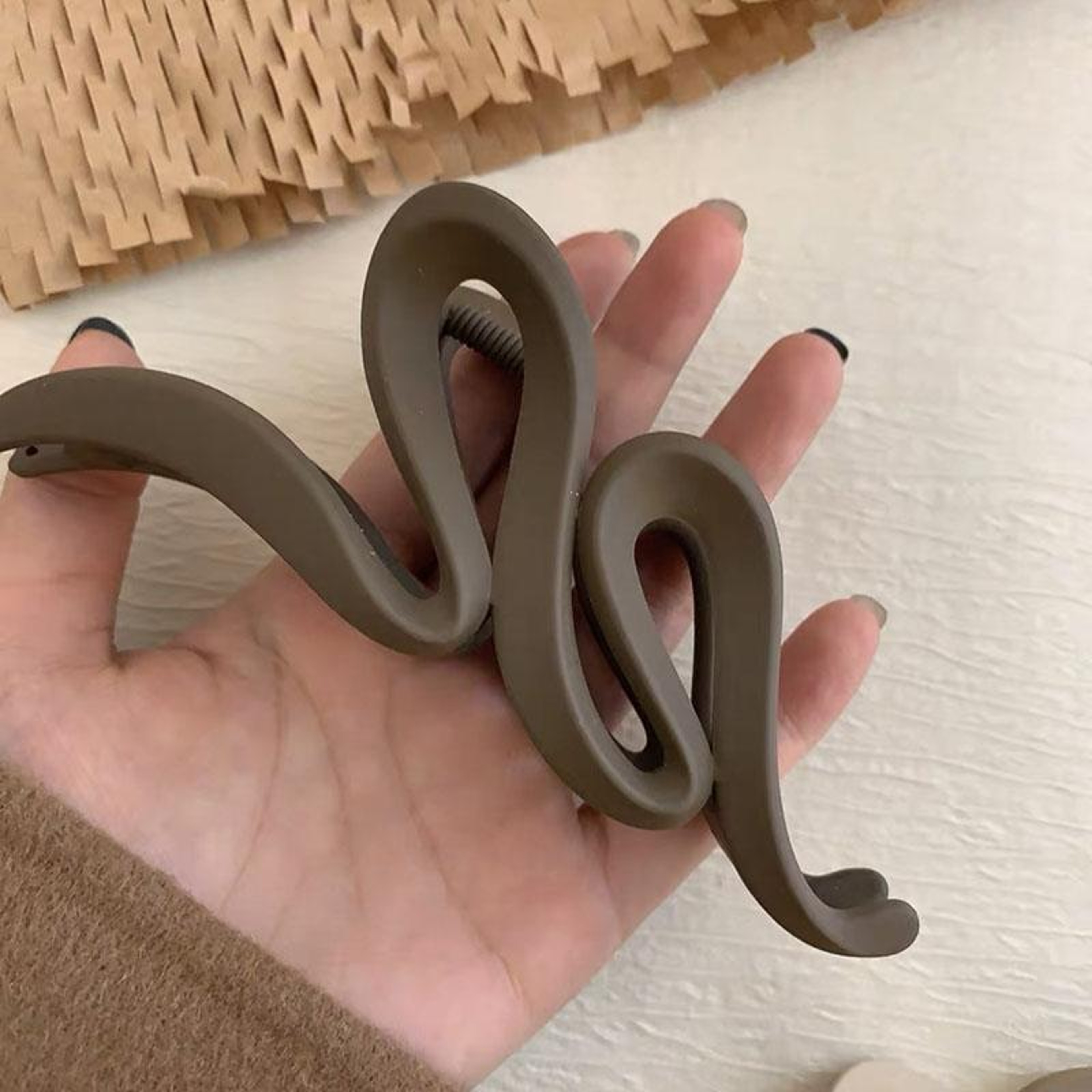 Large Frosted Wave Hair Claw Clip For Thick Hair Non Slip Shark Clip For Women 3