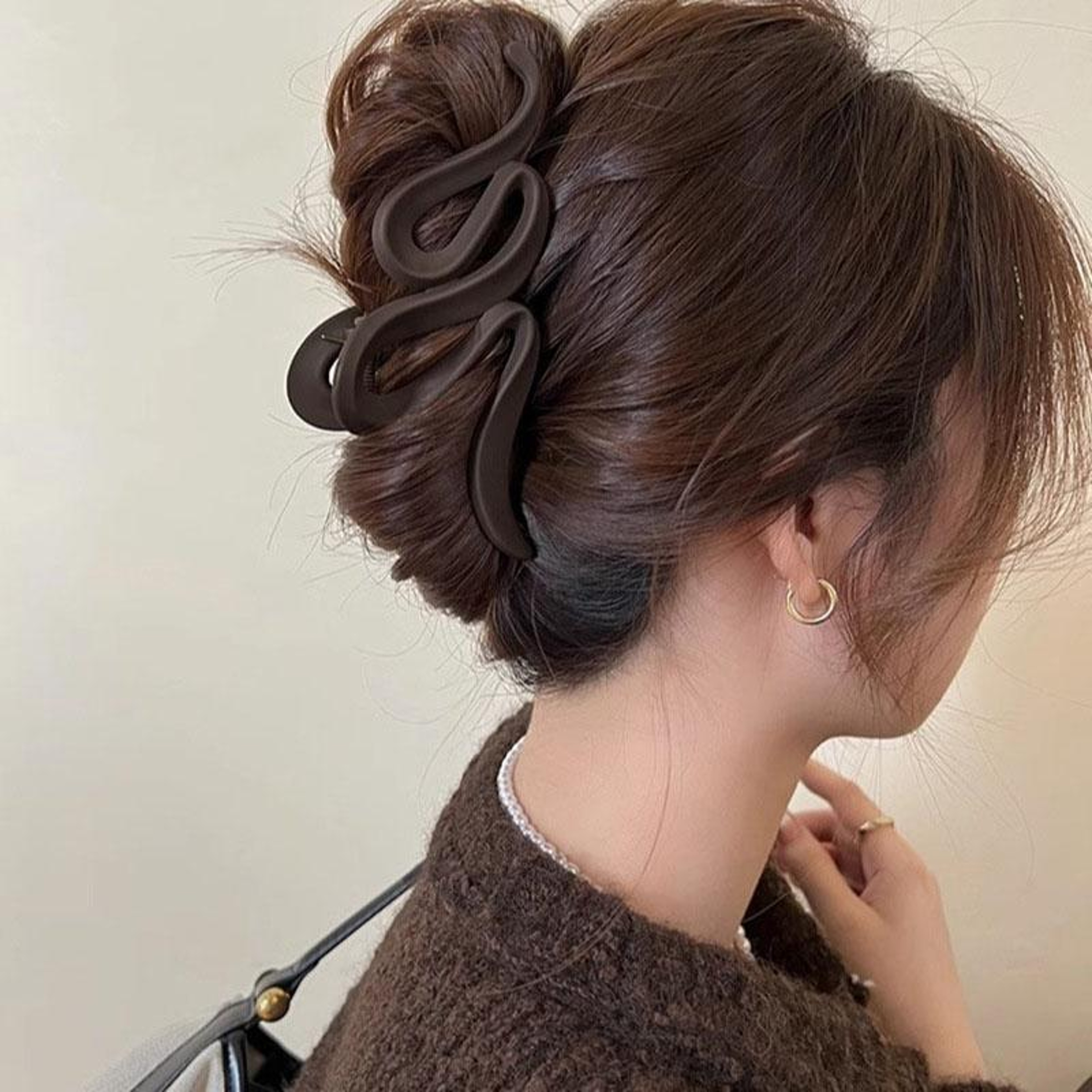 Large Frosted Wave Hair Claw Clip For Thick Hair Non Slip Shark Clip For Women 7