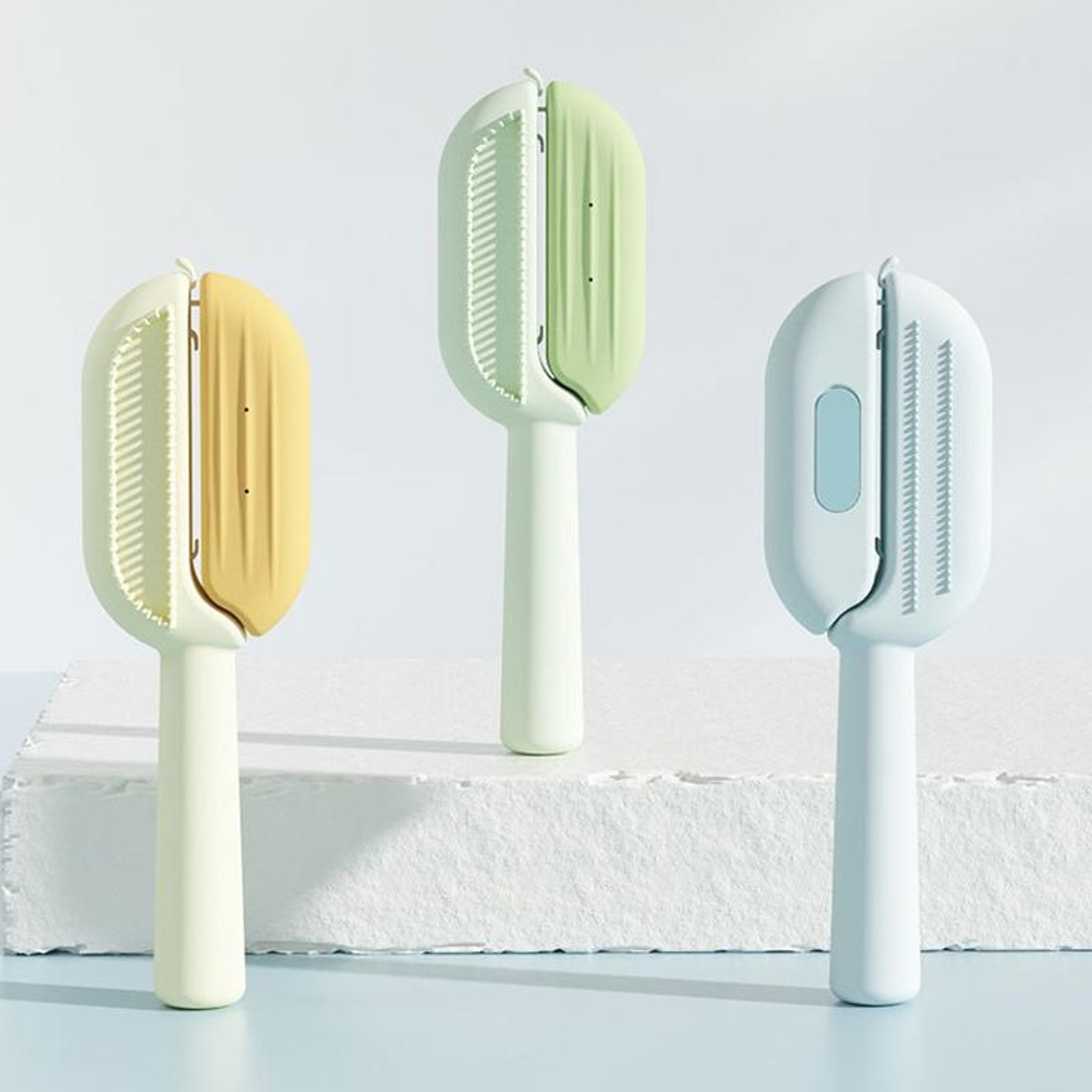 Steam Release Pet Grooming Brush With Water Tank Gentle Pet Hair Remover  Dog Cat Grooming Comb 0