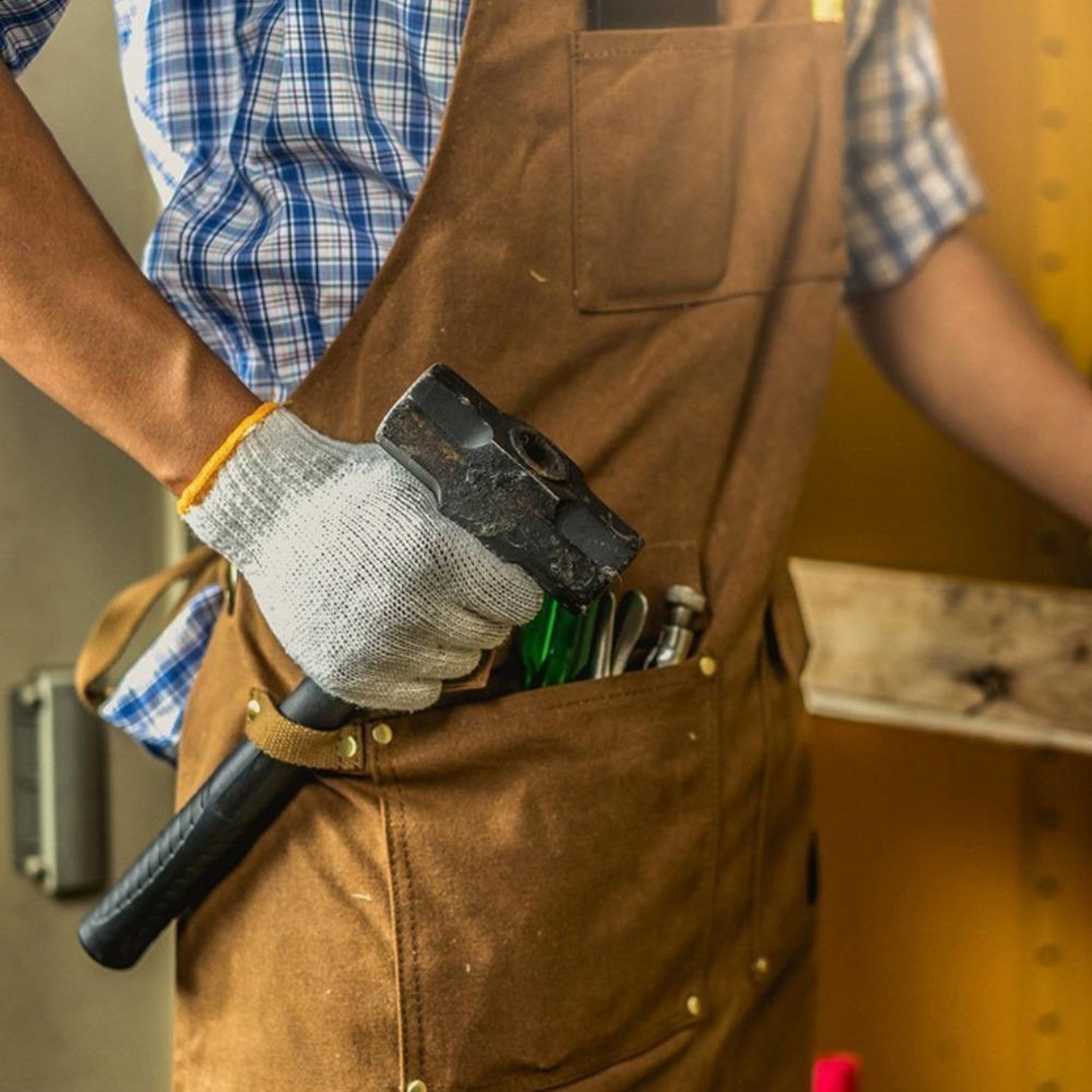 HeavyDuty Canvas Work Apron For Carpenters Electricians  Gardeners 1