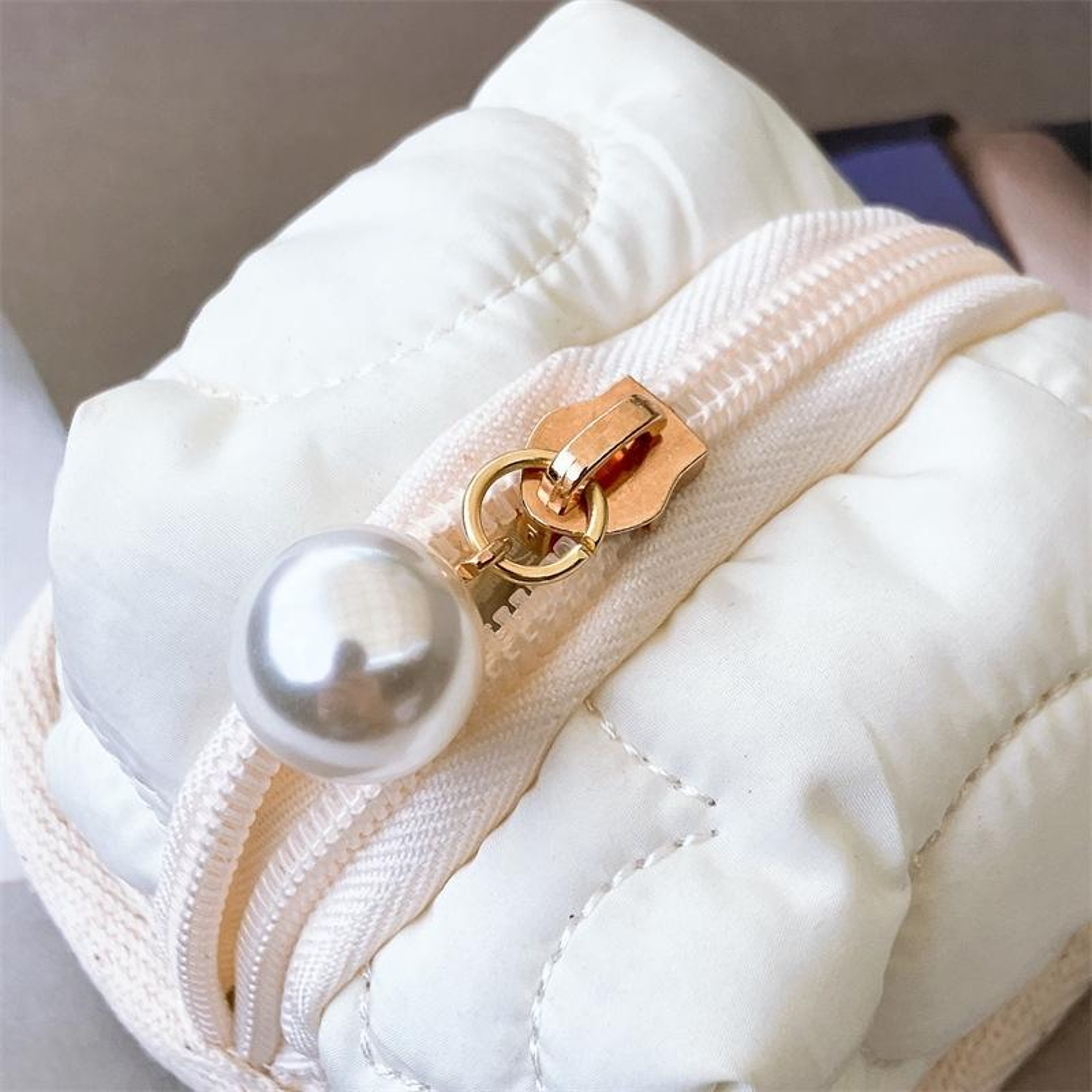 Beige Compact Earphone Storage & Coin Storage Bag, Durable Mini Pouch – view 5
