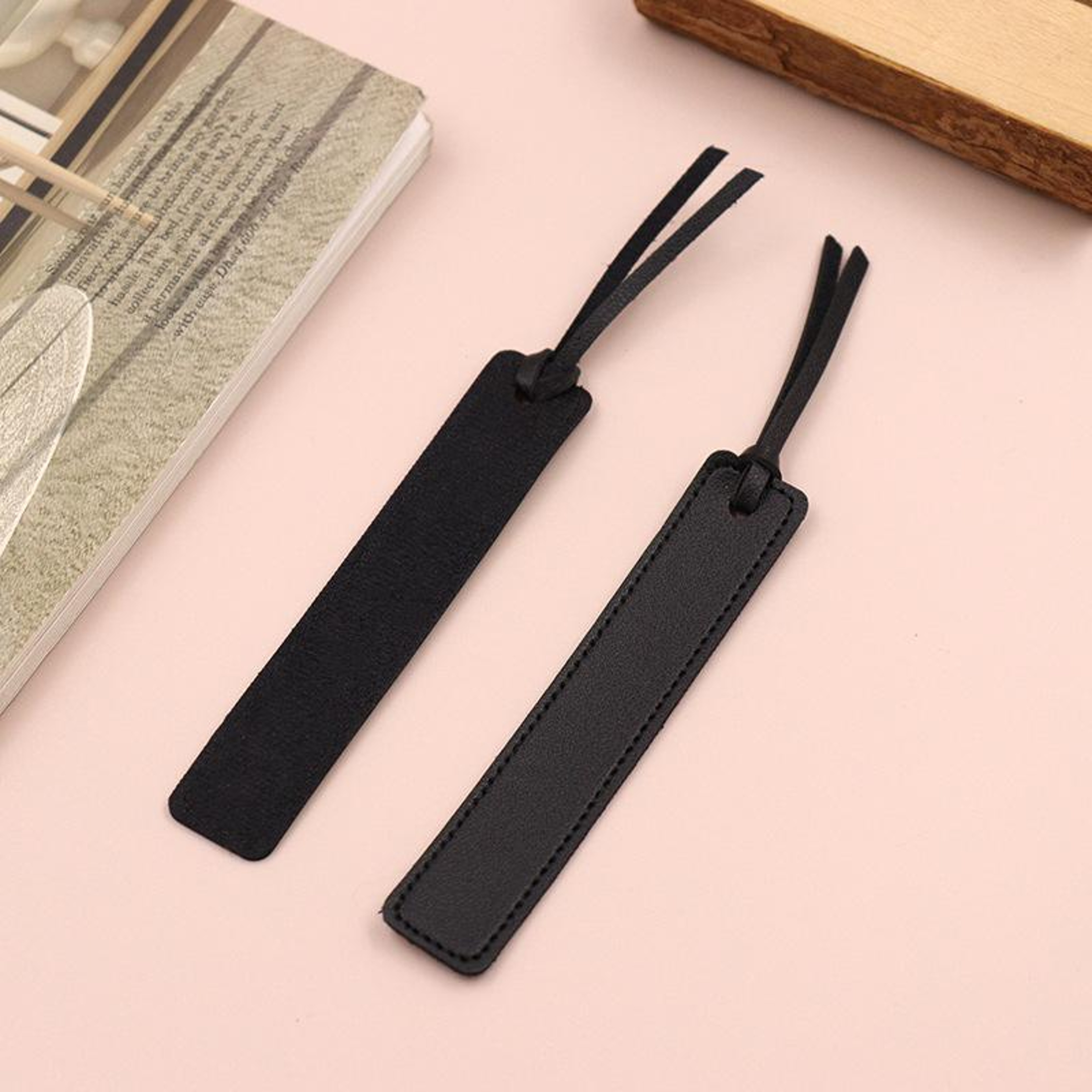 Premium PU Leather Bookmark Portable Reading Divider  Bookmark Holder 1