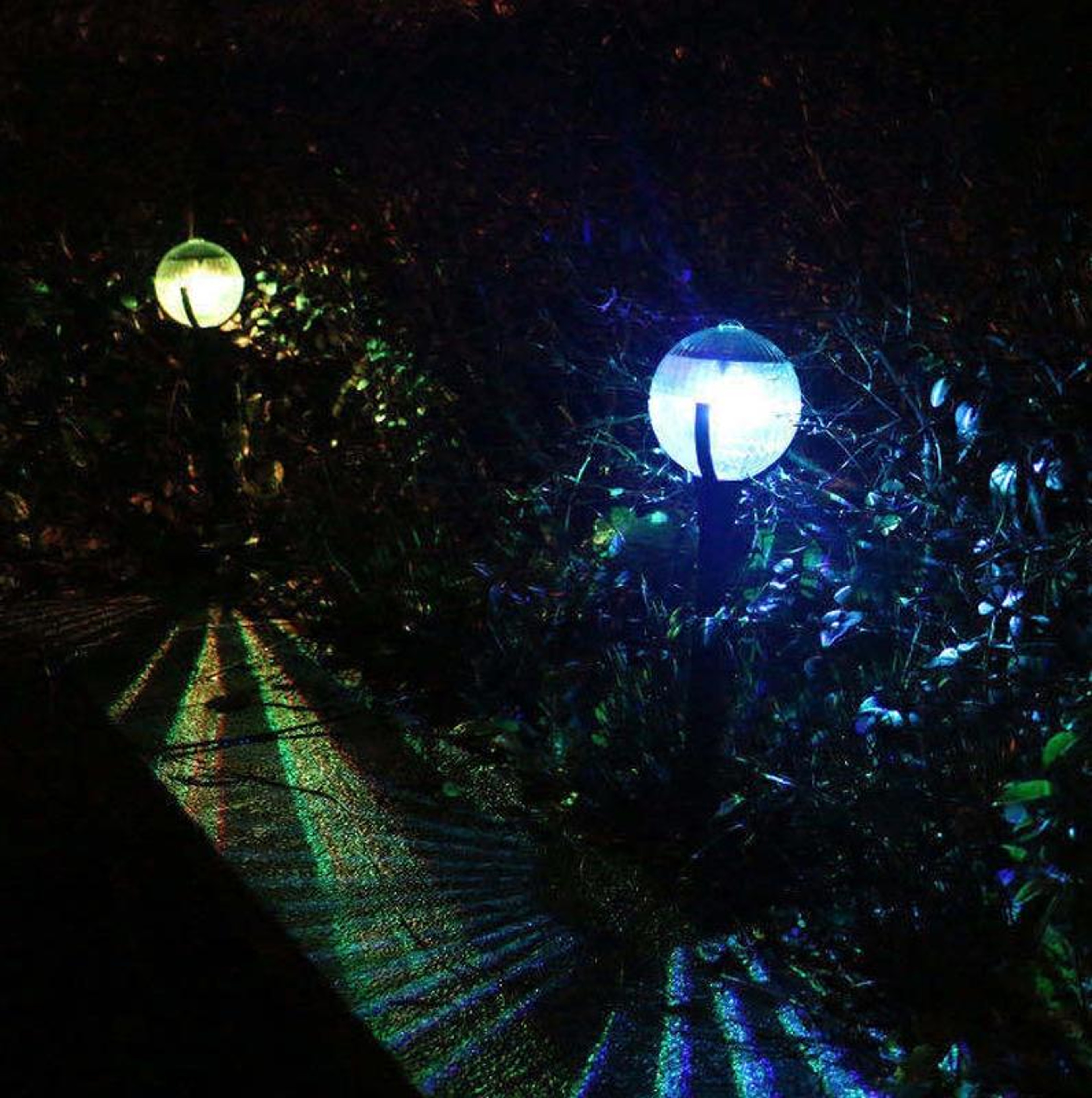 Solar Magic Globe LED Lawn Light Color Changing Waterproof Garden Stake Light 6