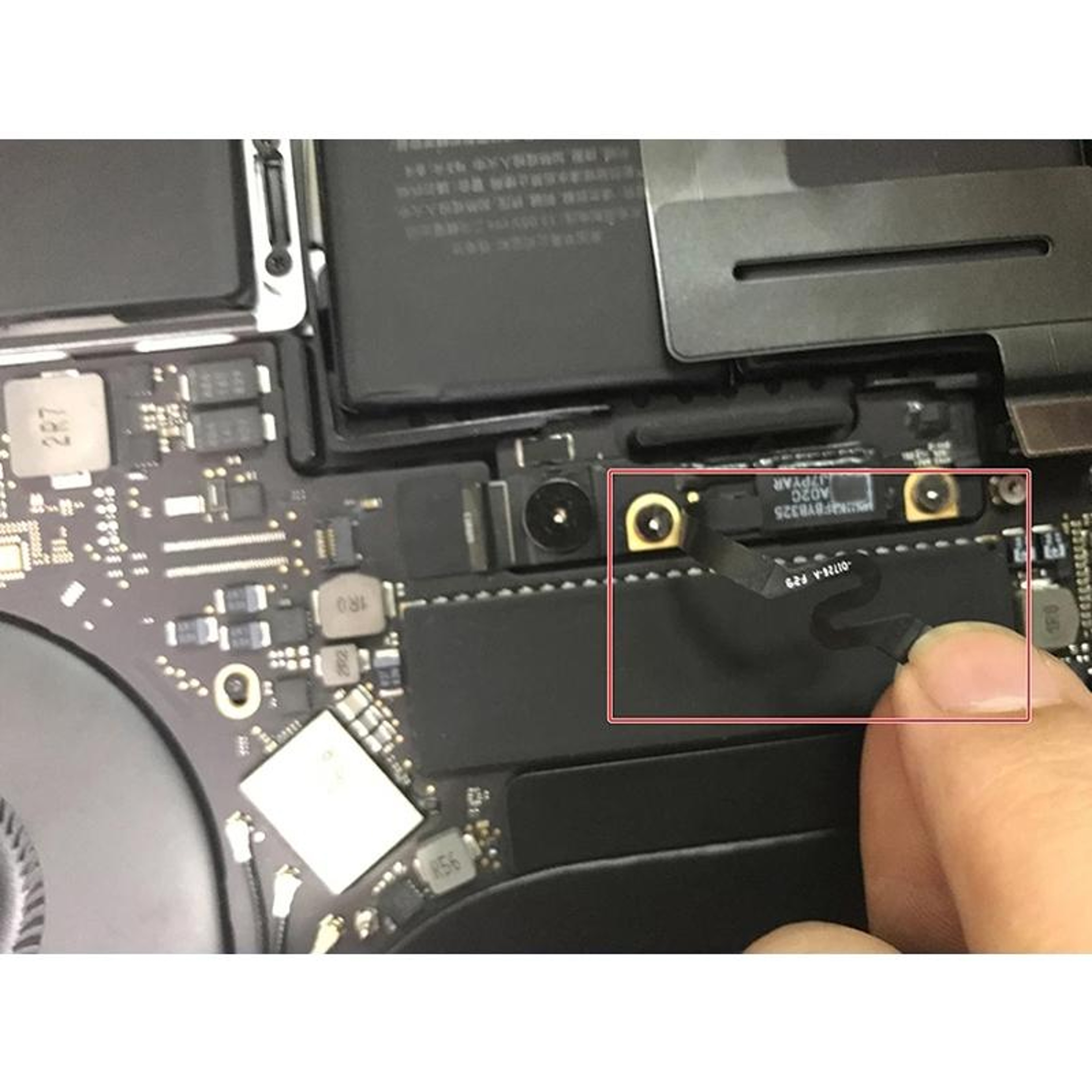 MacBook Pro A1989 Battery Flex Cable 8210172602 Replacement For Retina 13 20182019 4