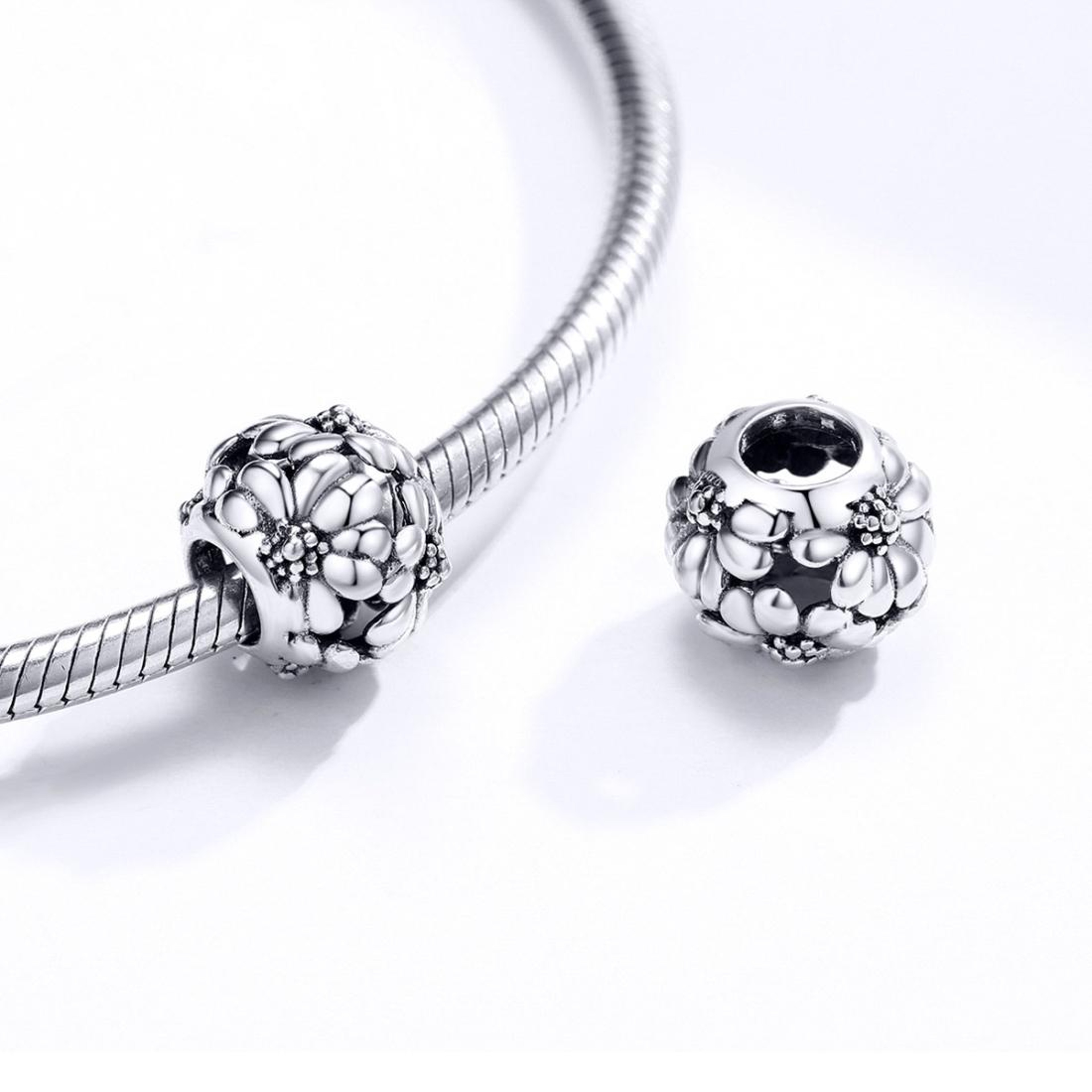 Silver Daisy Bead DIY Jewelry Charm For Bracelet Necklace Making 0