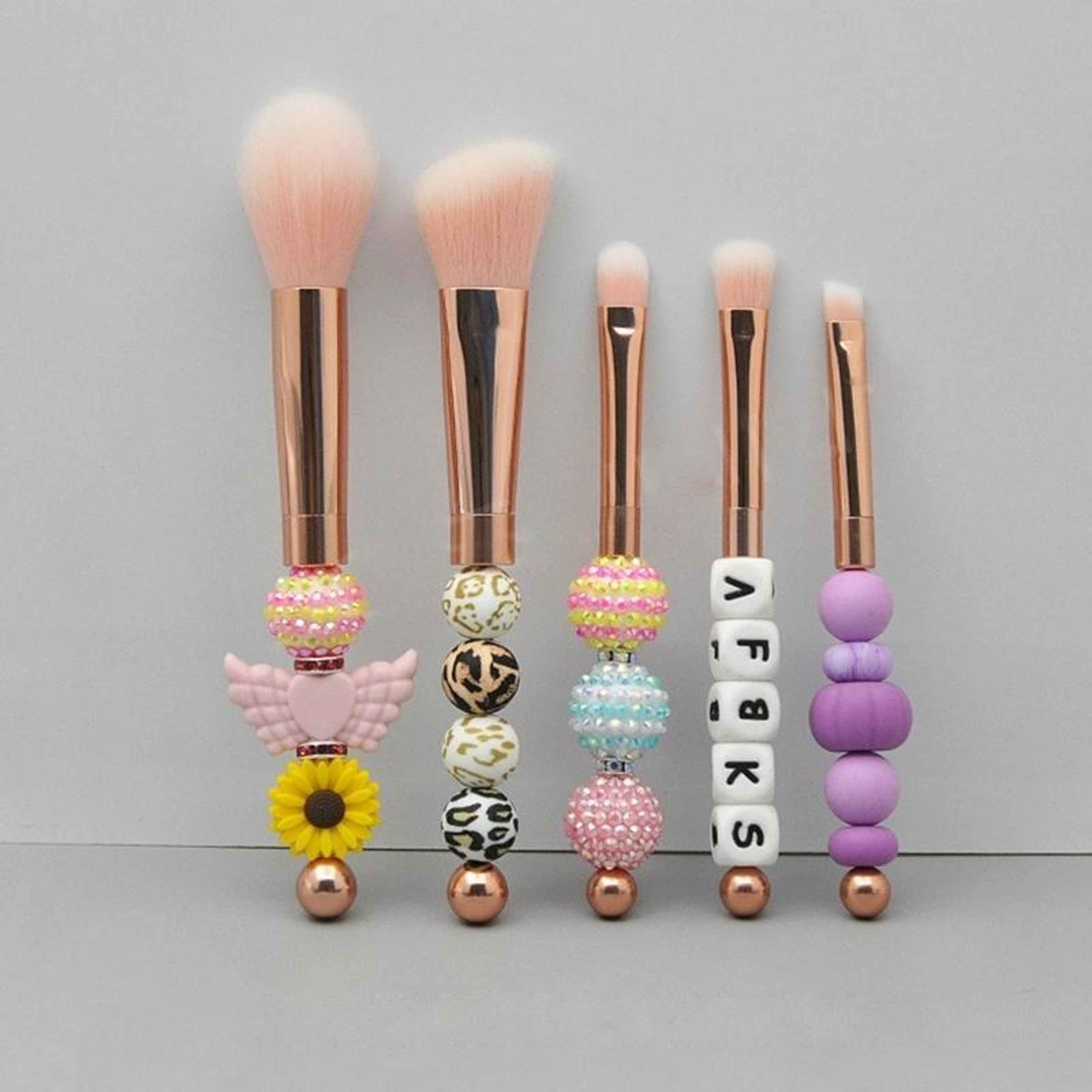 5in1 DIY Makeup Brush Set With Metal Handle Soft Bristles And Custom Bead Design 4