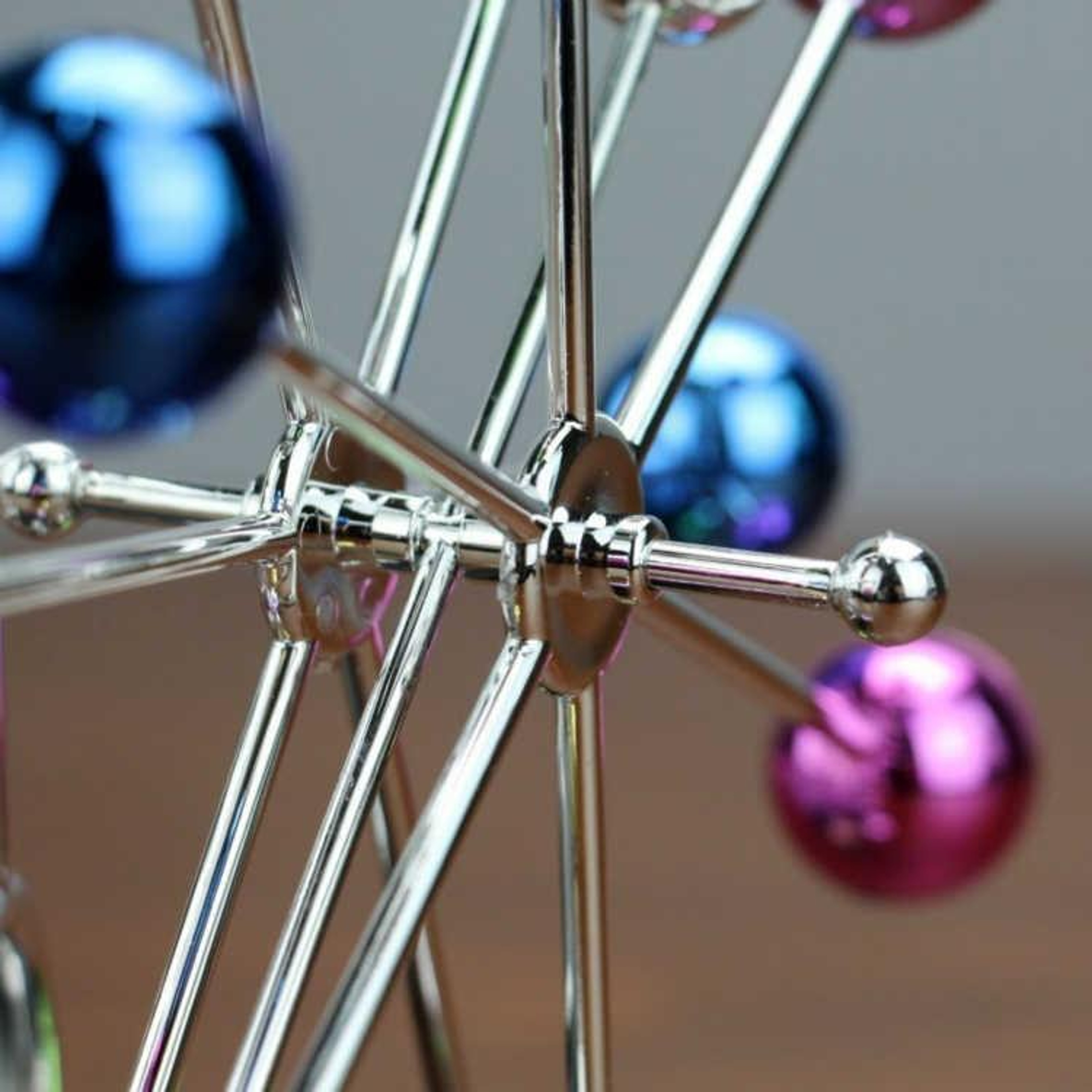 ColorFlow Perpetual Motion Desk Toy Ferris Wheel Magnetic Desk Decor USB Kinetic Sculpture 4