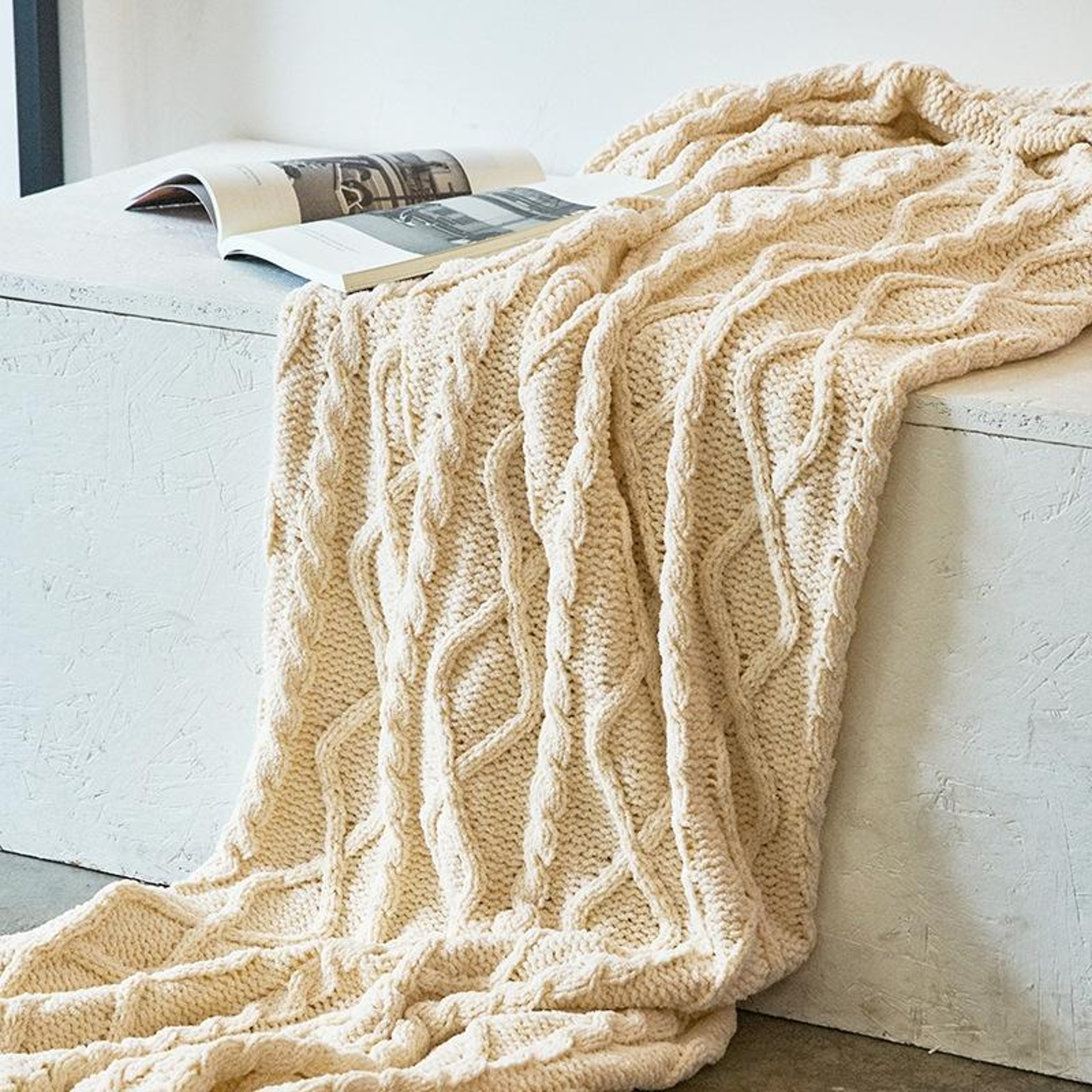 Luxury Chenille Throw Blanket Soft Knitted Sofa  Couch Blanket For Home Car  Winter Comfort 2