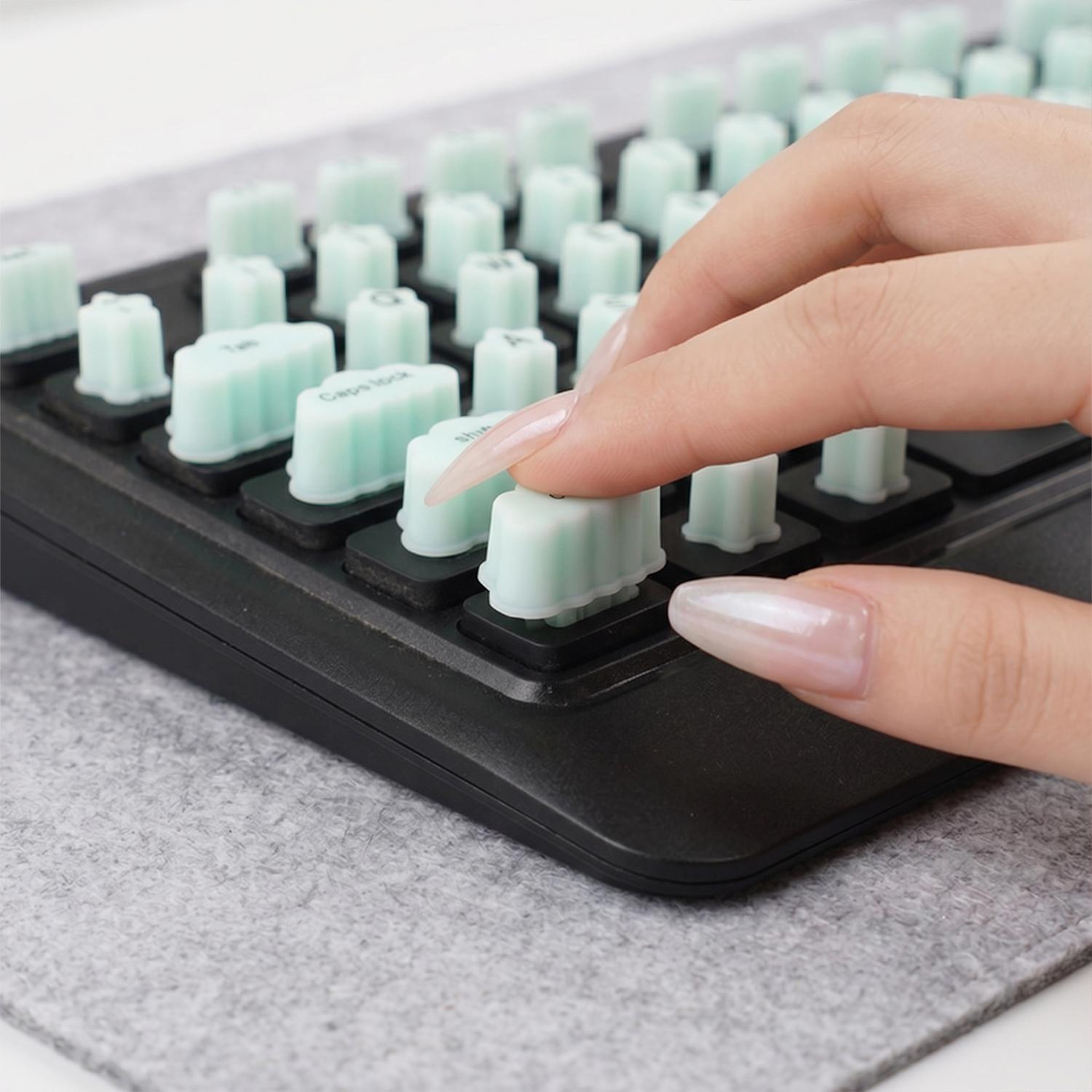 Long Nail Friendly Raised Silicone Keyboard Keycaps For Comfortable Quiet Typing 0
