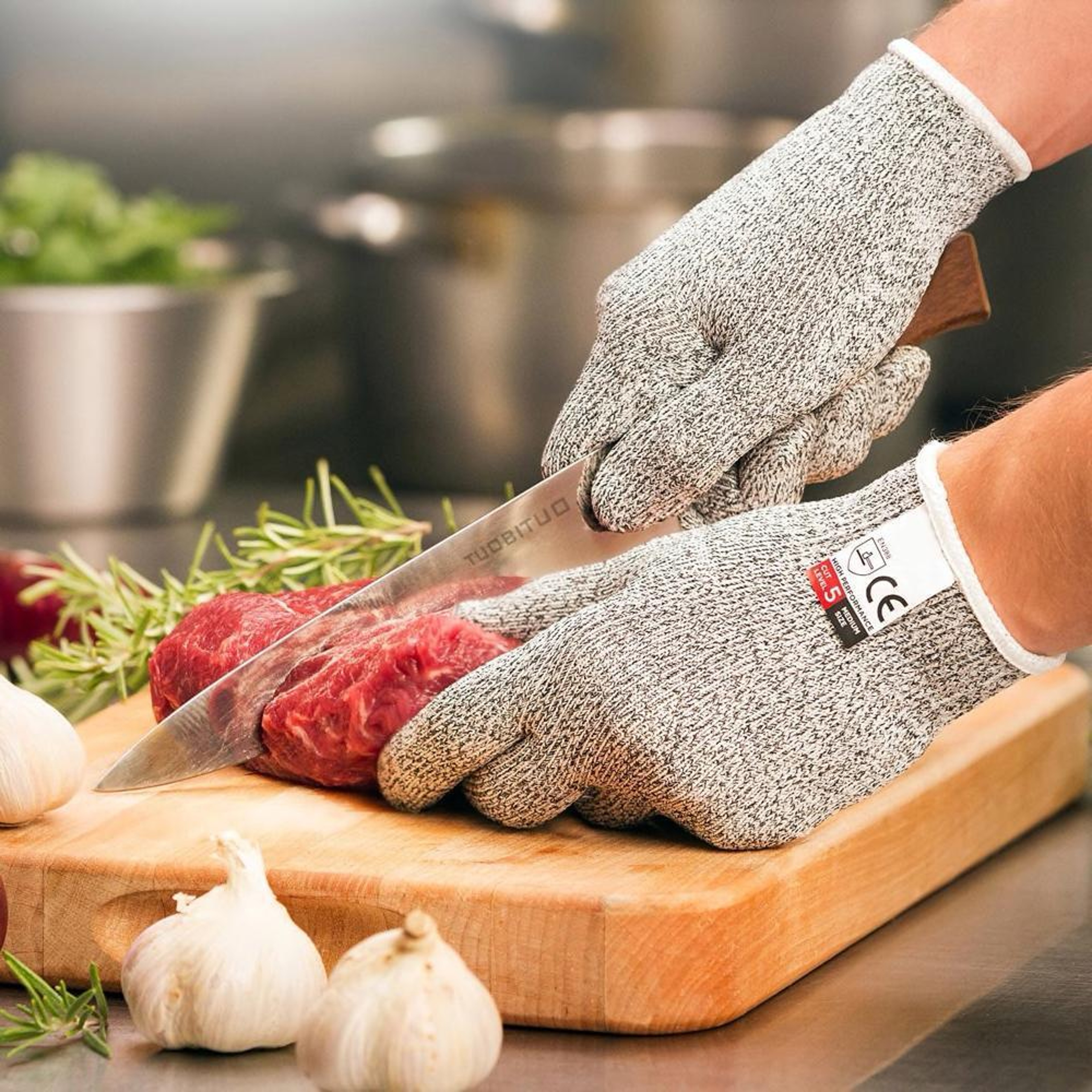 Heat and cut resistant cooking gloves for chefs