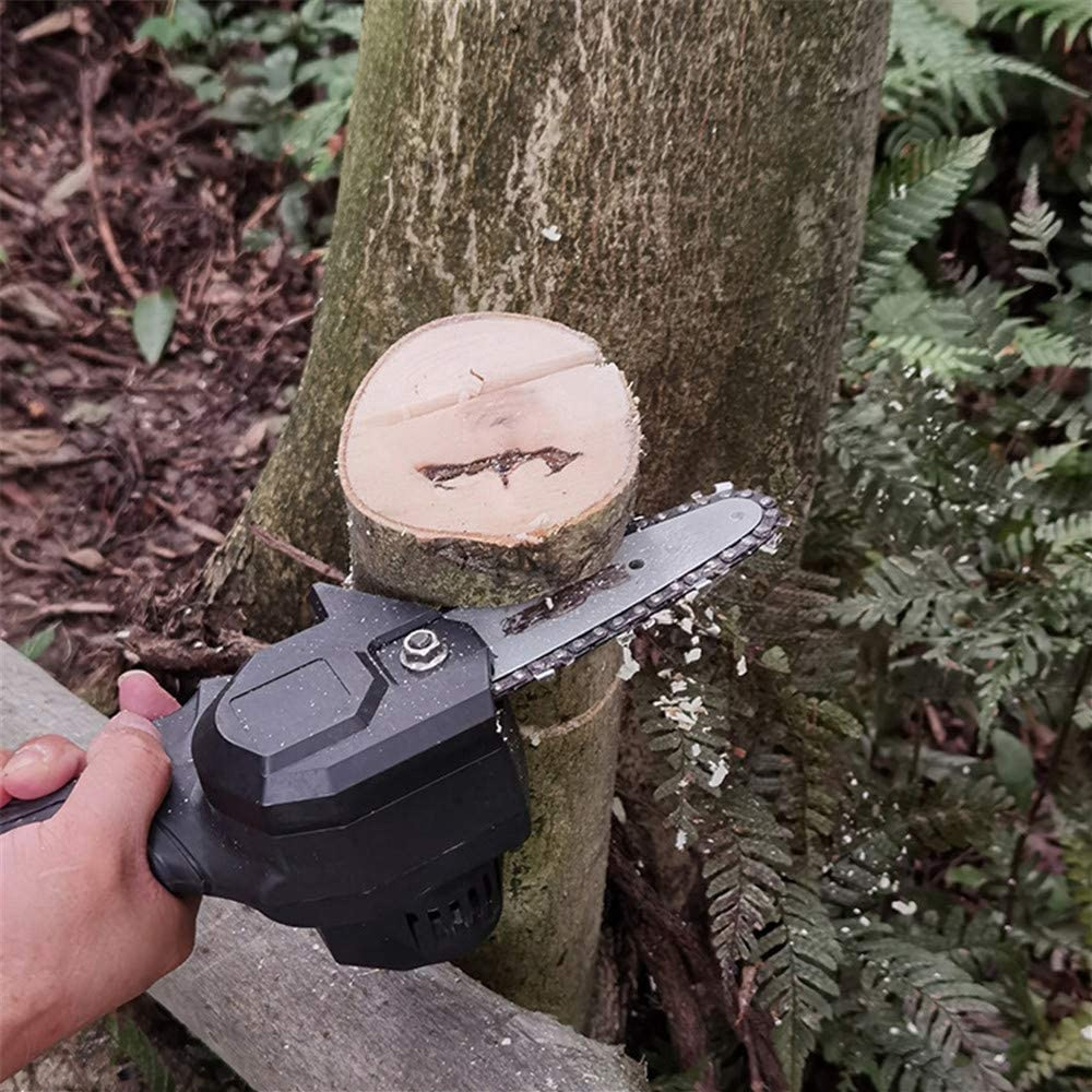 Rechargeable Handheld Mini Battery Powered Chainsaw2