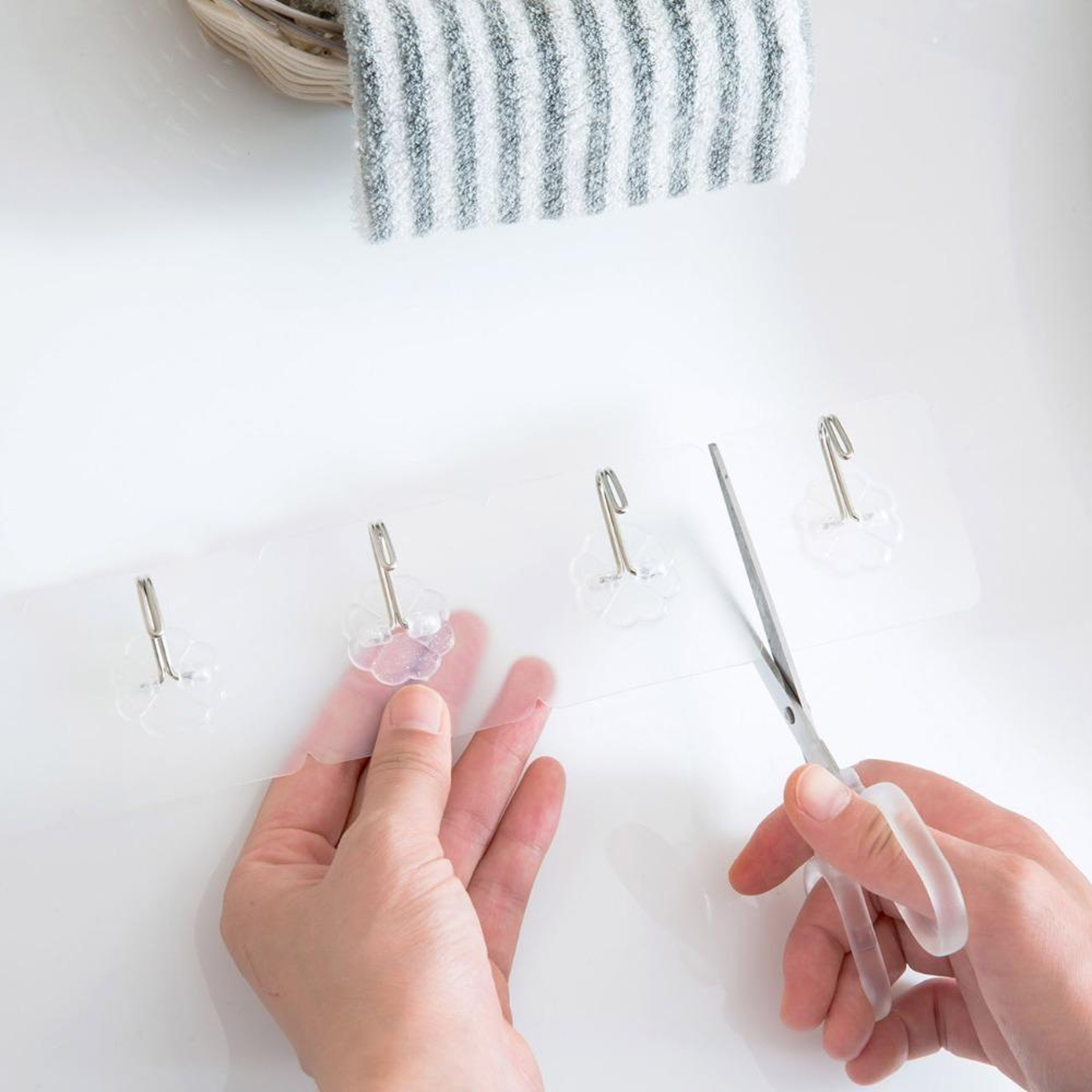Adhesive Hooks For Walls (5 Pieces) 4