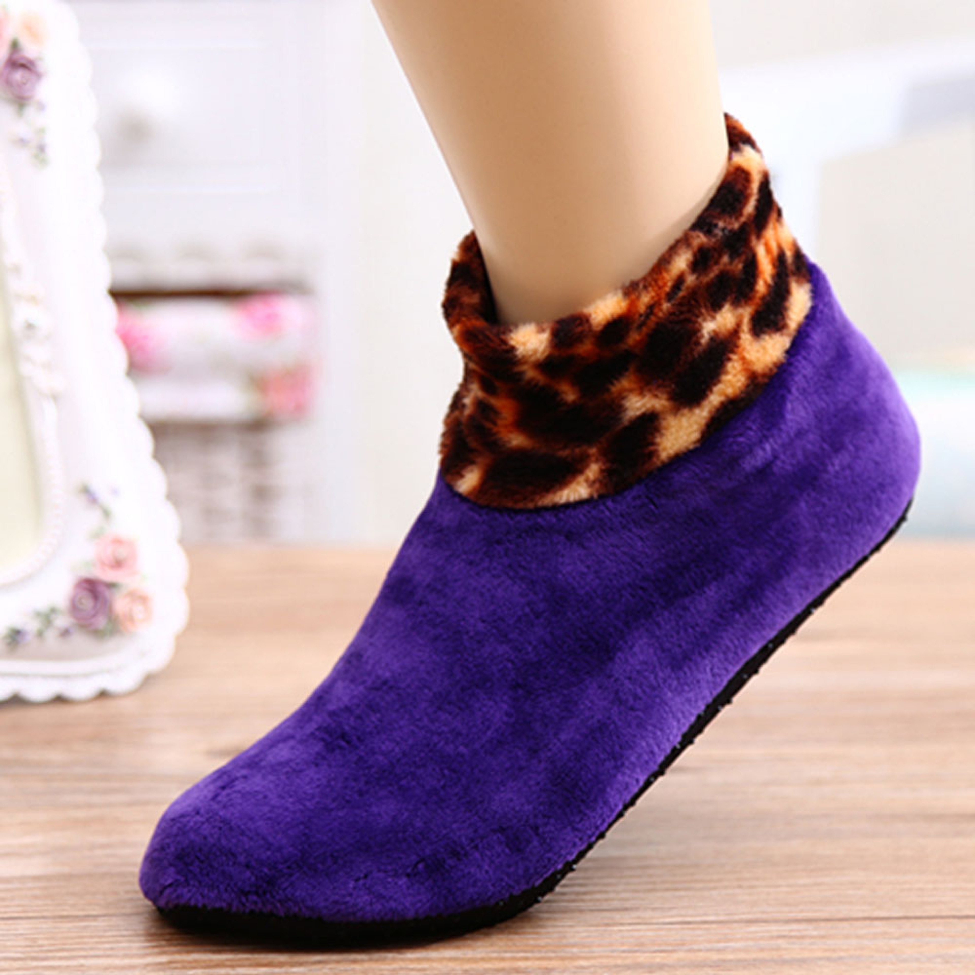Durable non slip thermal socks for seniors and patients