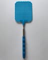 Adjustable Long Handle Fly Swatter For Easy Indoor Outdoor Pest Control 3